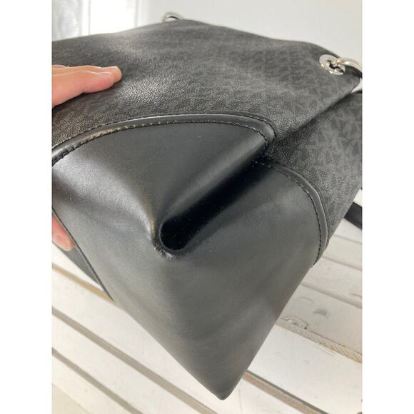 MICHAEL KORS, LARGE BLACK SIGNATURE LEATHER SHOULDER BAG - Picture 10 of 16